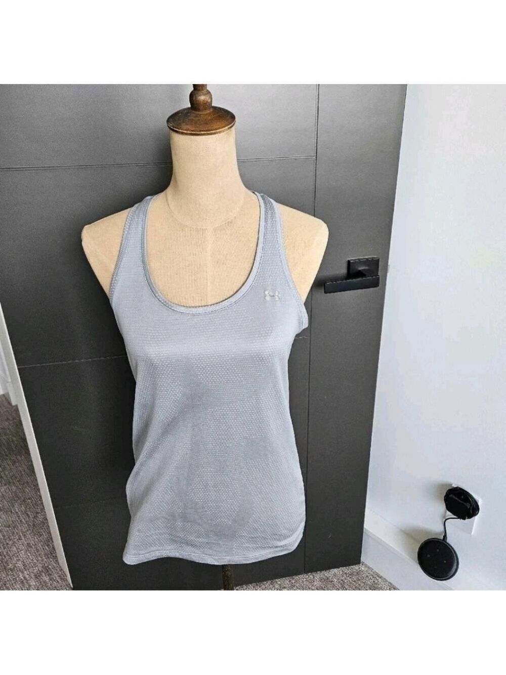 Under Armour Women’s Athletic Tank Top Size Small Gray Moisture Wicking Workout